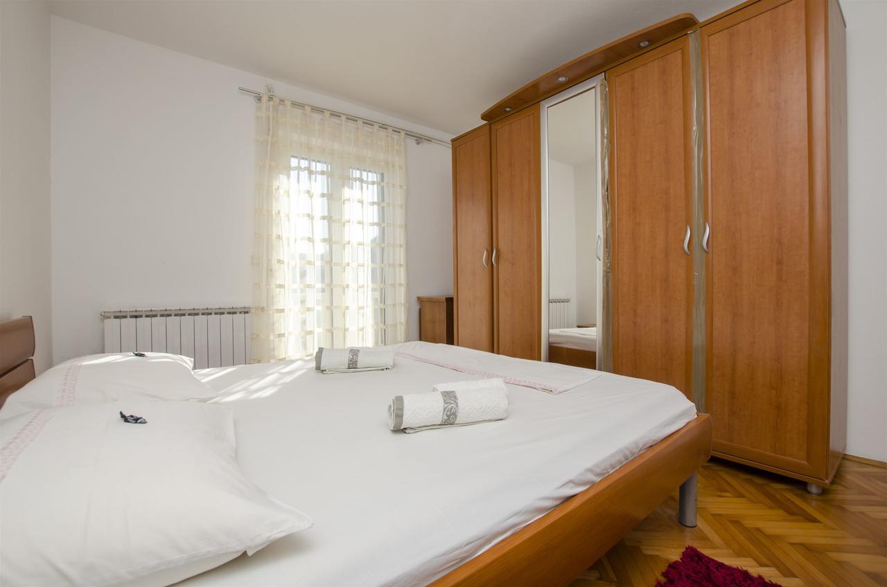 Apartments Mare Постира Экстерьер фото