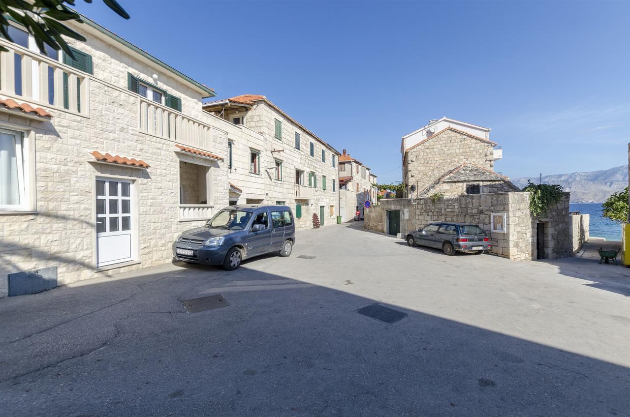 Apartments Mare Постира Экстерьер фото
